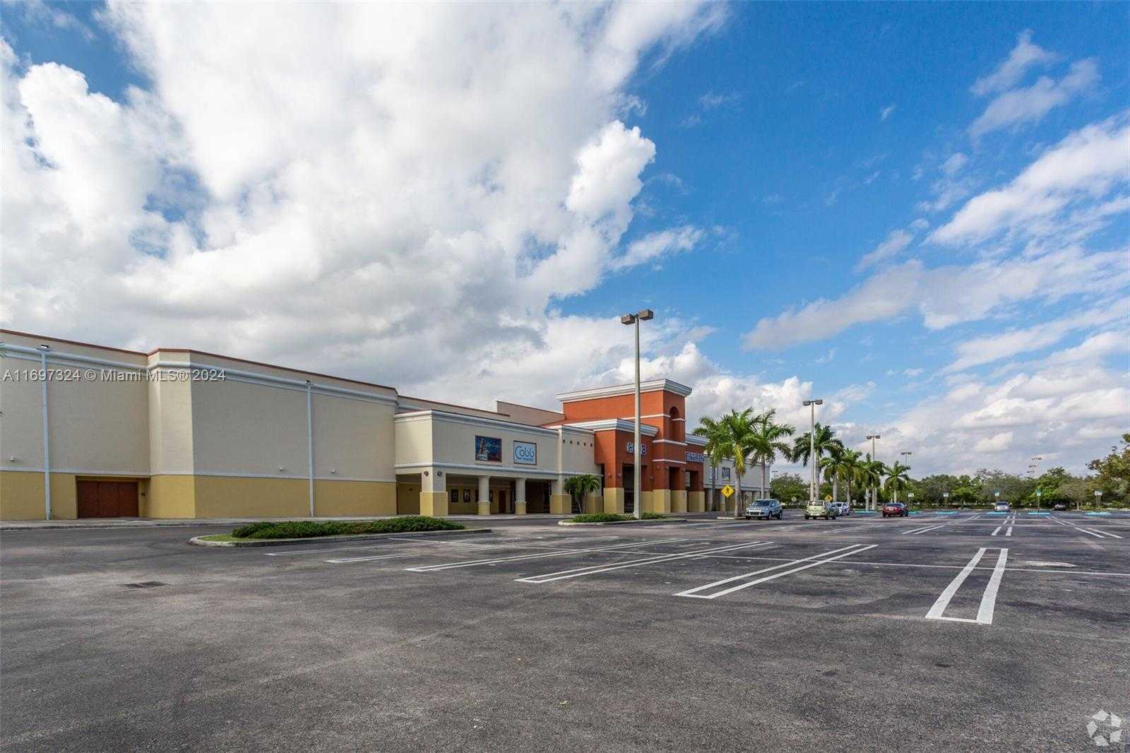 Small Image of 17355 NORTH WEST 59TH AVE, Hialeah Number 3