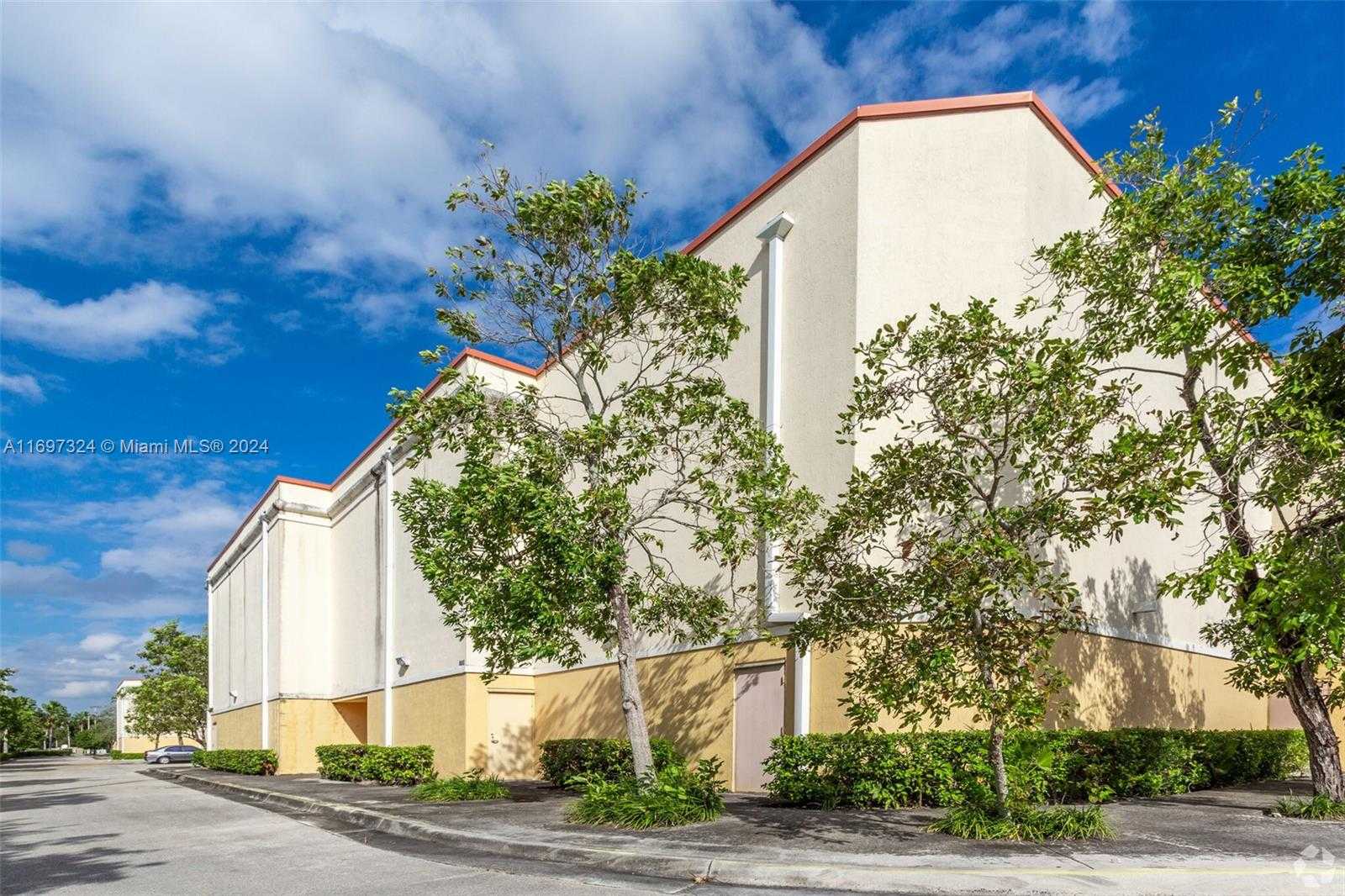 Small Image of 17355 NORTH WEST 59TH AVE, Hialeah Number 5