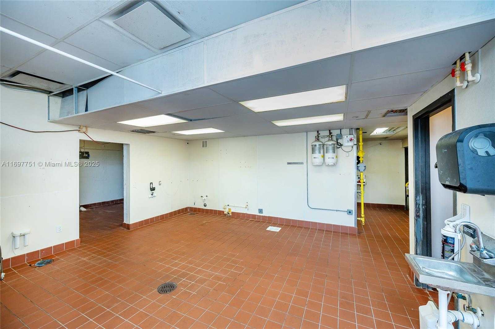 Small Image of 4196 SOUTH UNIVERSITY DR, Davie Number 11