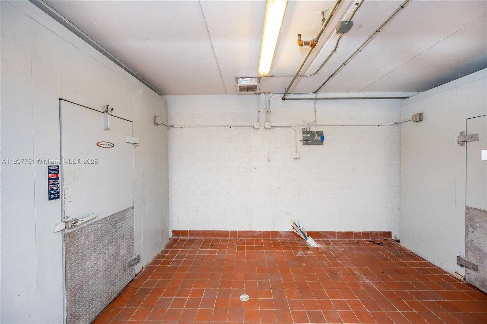 Small Image of 4196 SOUTH UNIVERSITY DR, Davie Number 13