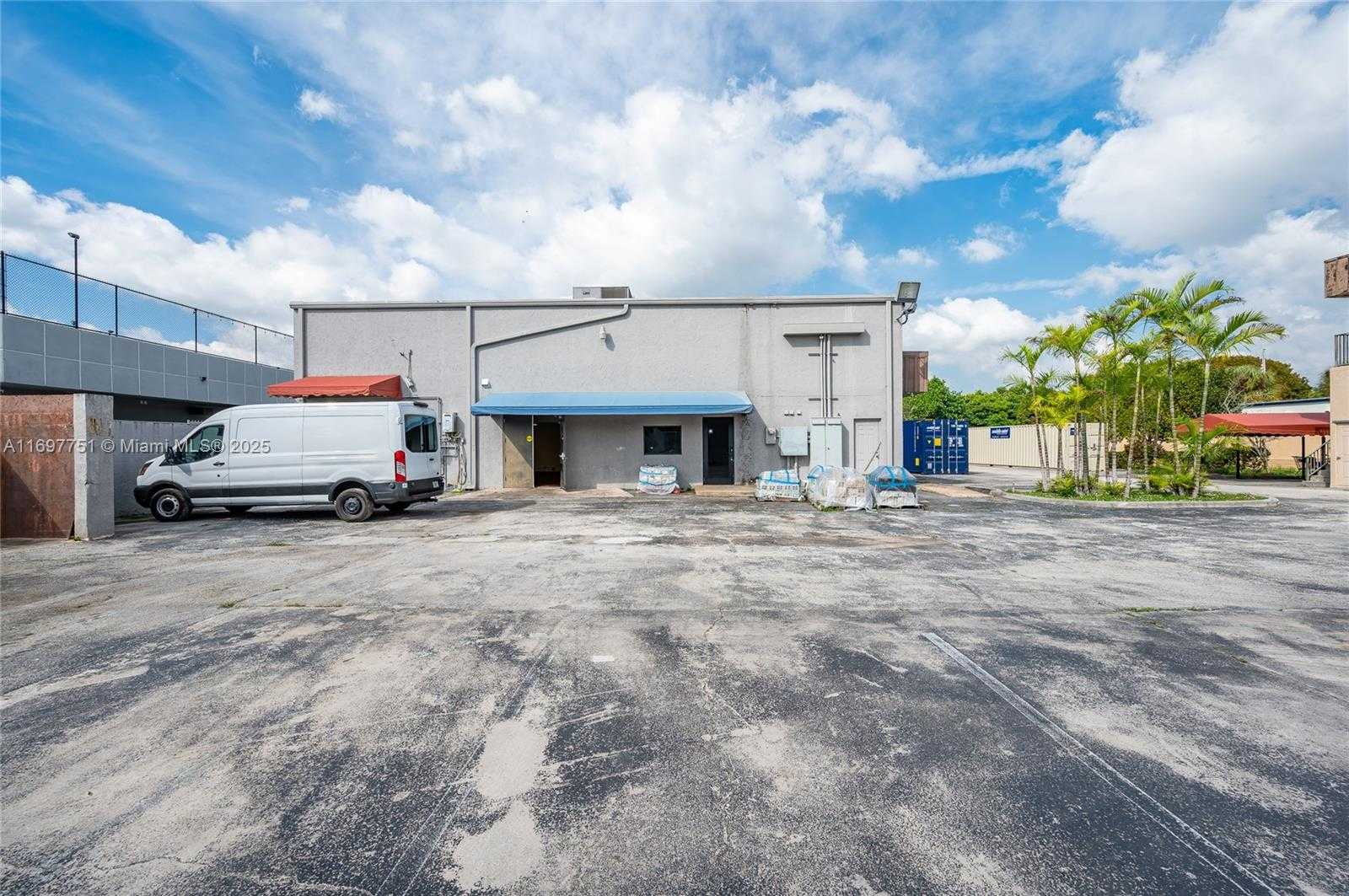 Small Image of 4196 SOUTH UNIVERSITY DR, Davie Number 16