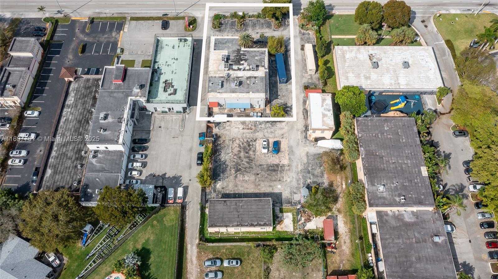 Small Image of 4196 SOUTH UNIVERSITY DR, Davie Number 5