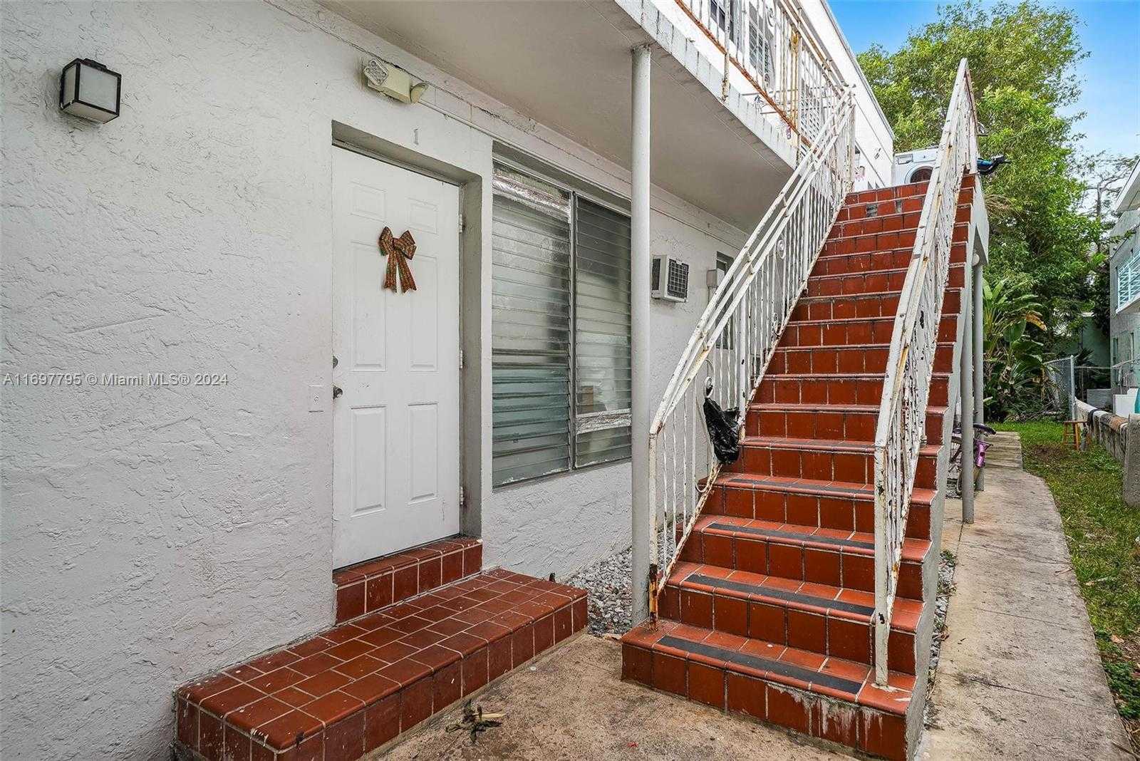 Small Image of 1568 DREXEL AVE, Miami Beach Number 31