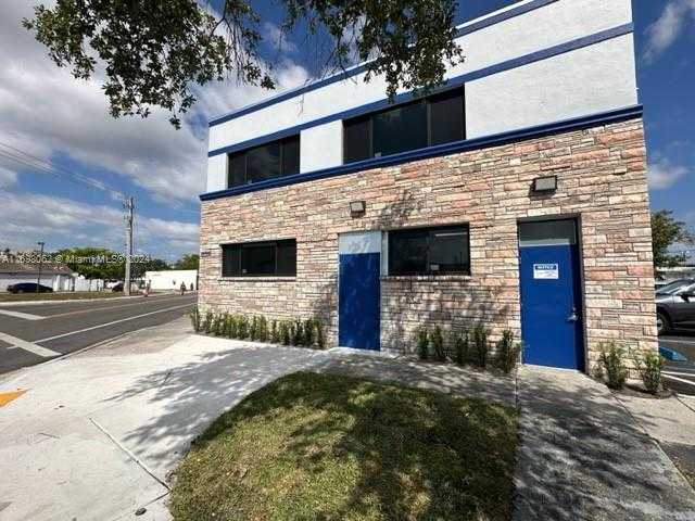Small Image of 12700 Dixie Hwy, North Miami, FL 33161, USA Number 2