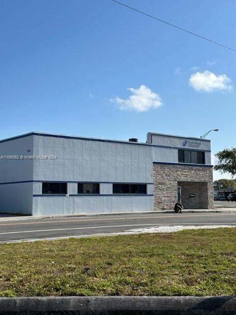 Small Image of 12700 Dixie Hwy, North Miami, FL 33161, USA Number 3