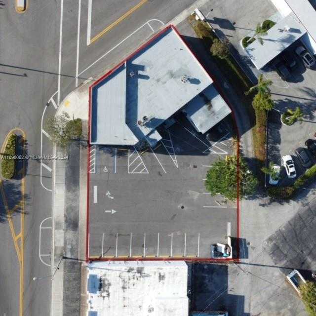 Small Image of 12700 Dixie Hwy, North Miami, FL 33161, USA Number 4