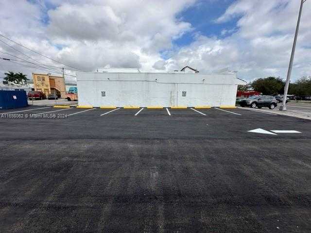 Small Image of 12700 Dixie Hwy, North Miami, FL 33161, USA Number 7