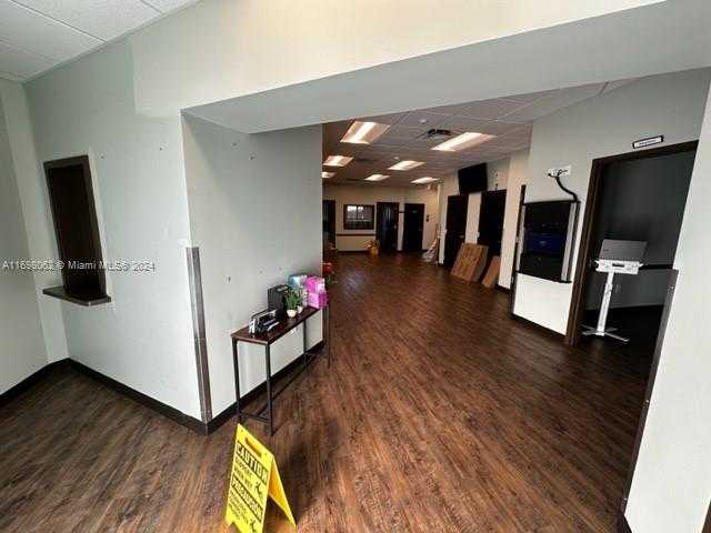 Small Image of 12700 Dixie Hwy, North Miami, FL 33161, USA Number 8