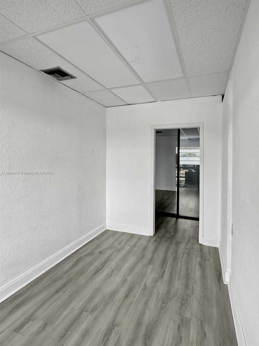 Small Image of 495 NW 27th Ave, Miami, FL 33125, USA Number 4