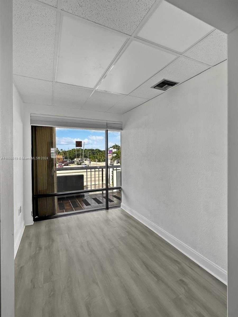 Small Image of 495 NW 27th Ave, Miami, FL 33125, USA Number 5