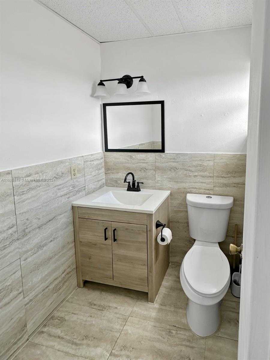 Small Image of 495 NW 27th Ave, Miami, FL 33125, USA Number 8
