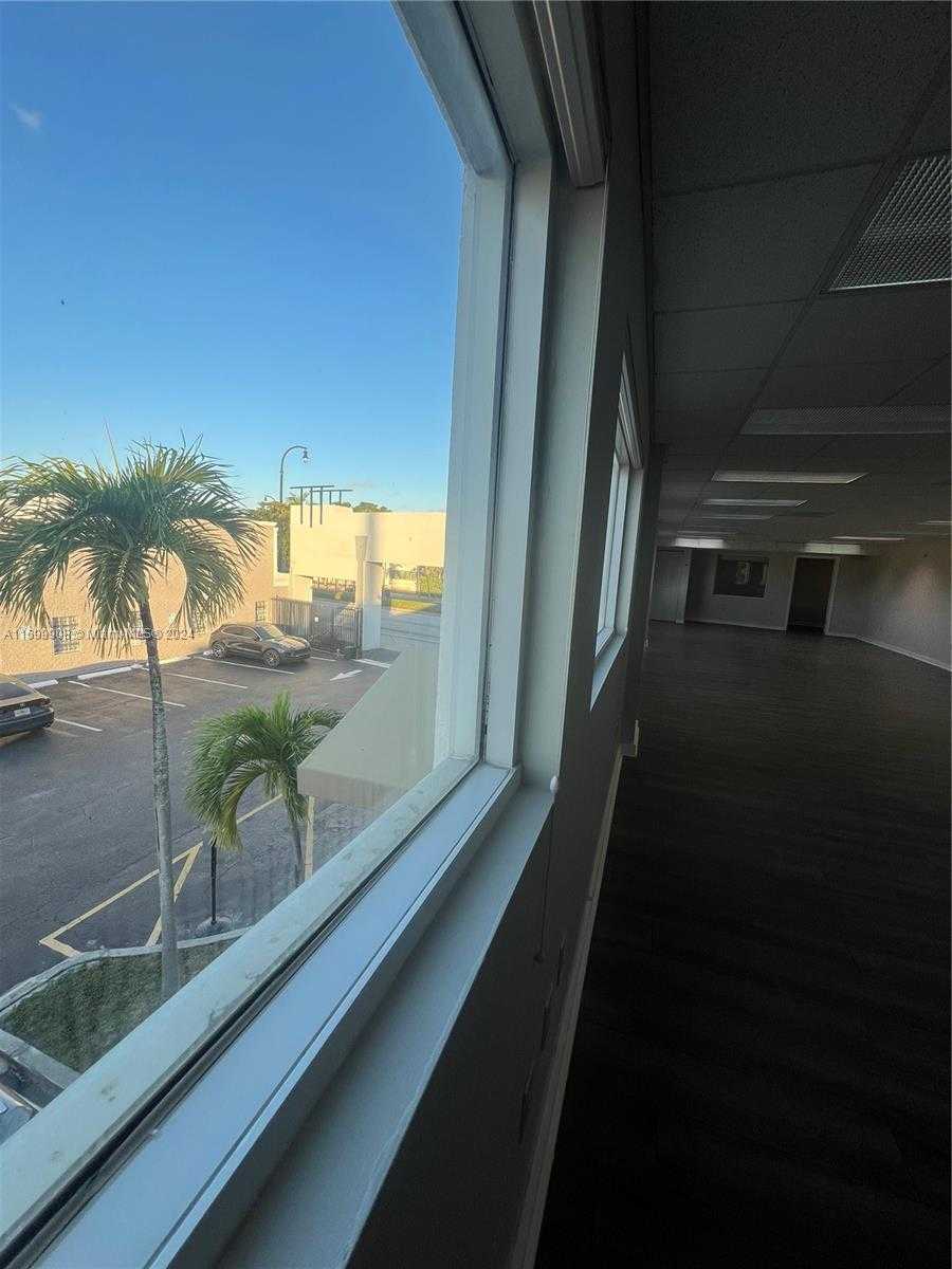 Small Image of 5050 BISCAYNE BLVD #201, Miami Number 4