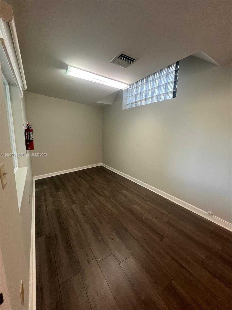 Small Image of 5050 BISCAYNE BLVD #201, Miami Number 6