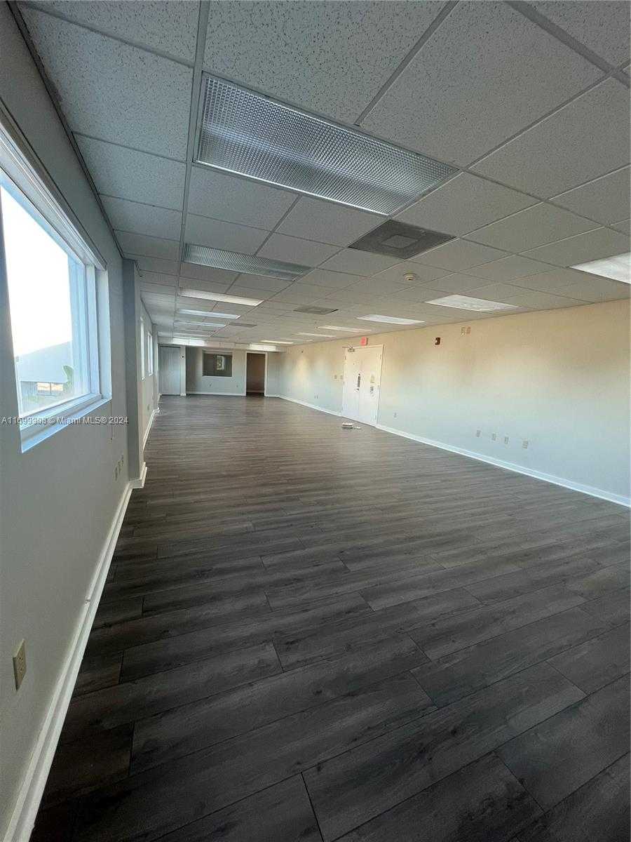 Small Image of 5050 BISCAYNE BLVD #201, Miami Number 7