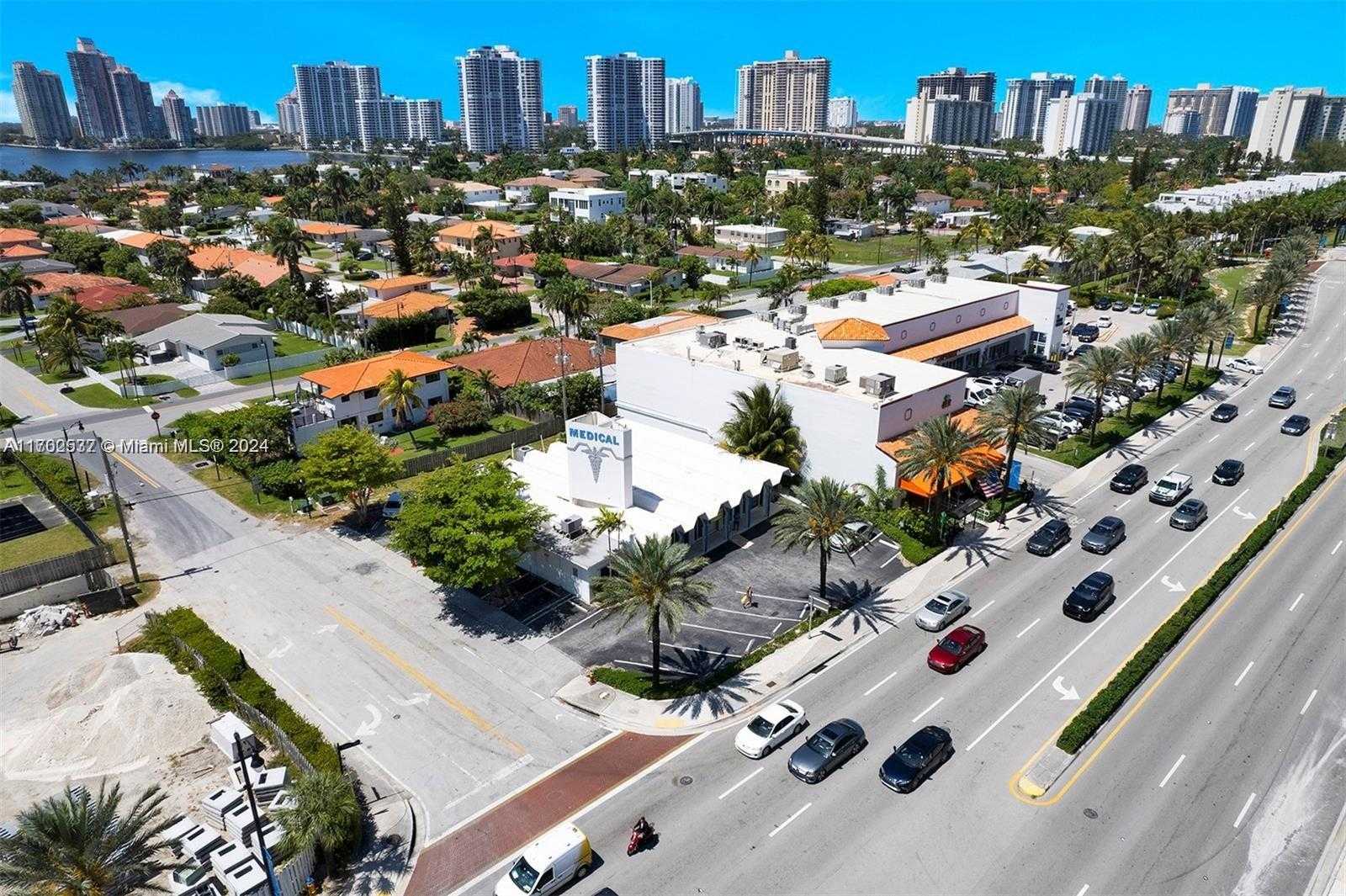 Small Image of 18600 COLLINS AVE, Sunny Isles Beach Number 2