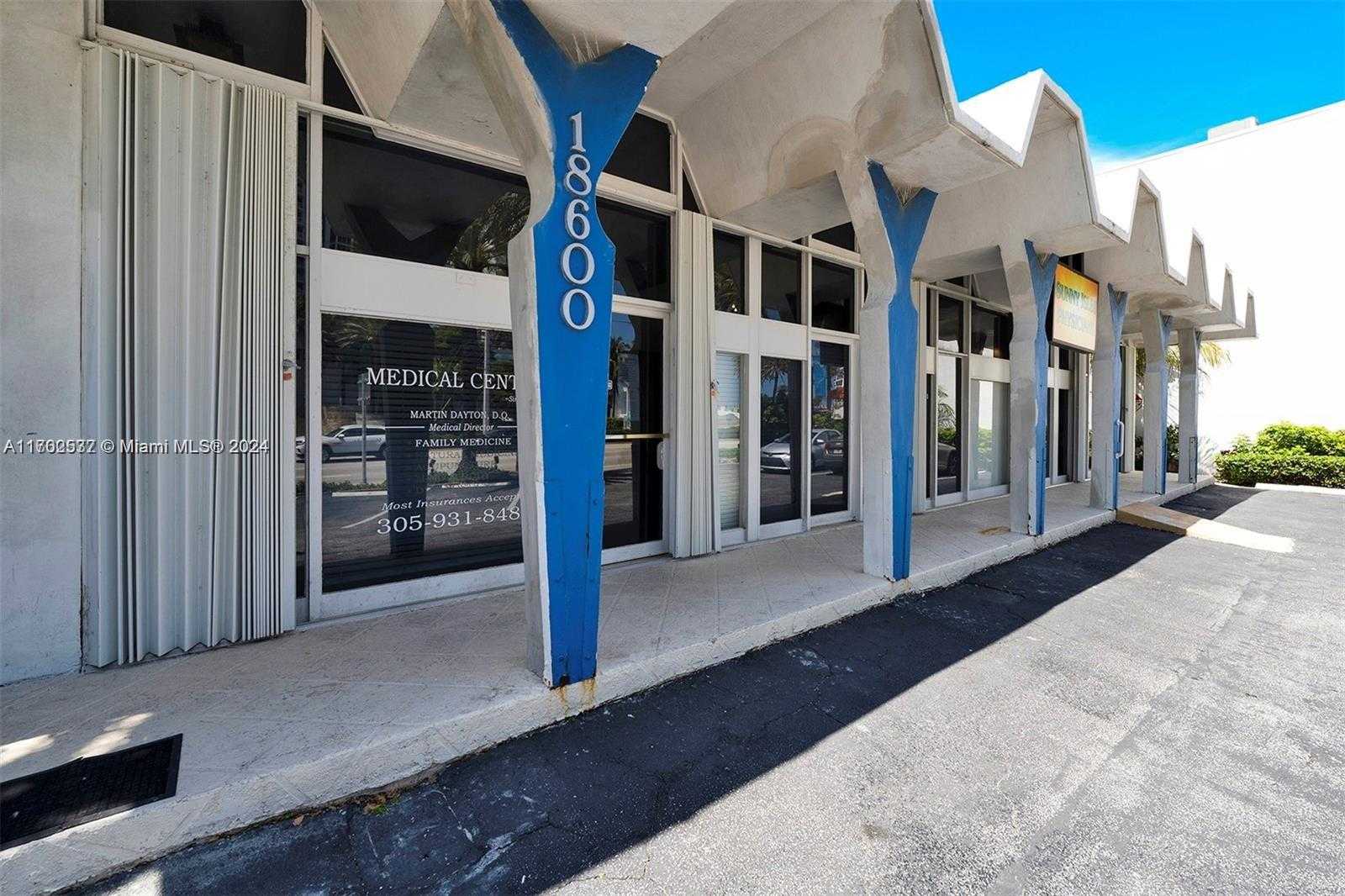 Small Image of 18600 COLLINS AVE, Sunny Isles Beach Number 4