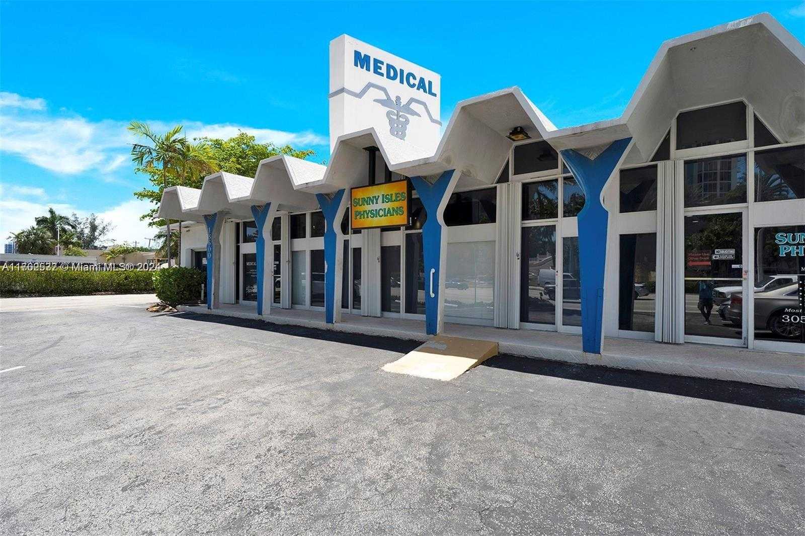 Small Image of 18600 COLLINS AVE, Sunny Isles Beach Number 5