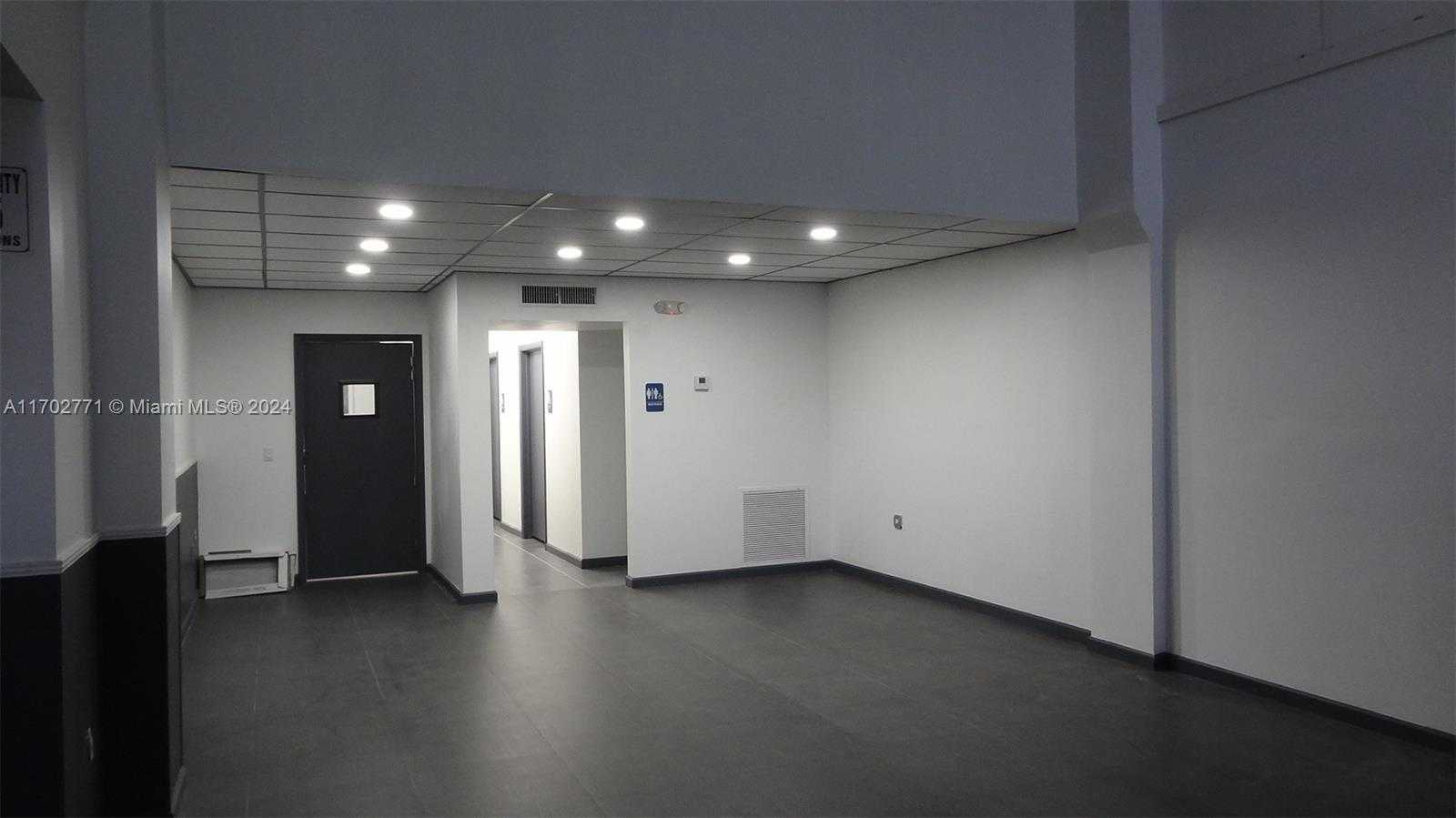 Small Image of 660 NORTH EAST 167TH ST, Miami Number 2