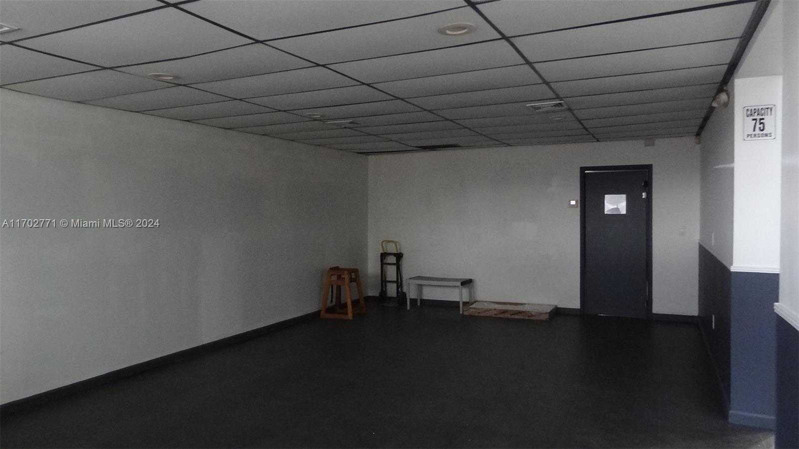Small Image of 660 NORTH EAST 167TH ST, Miami Number 3