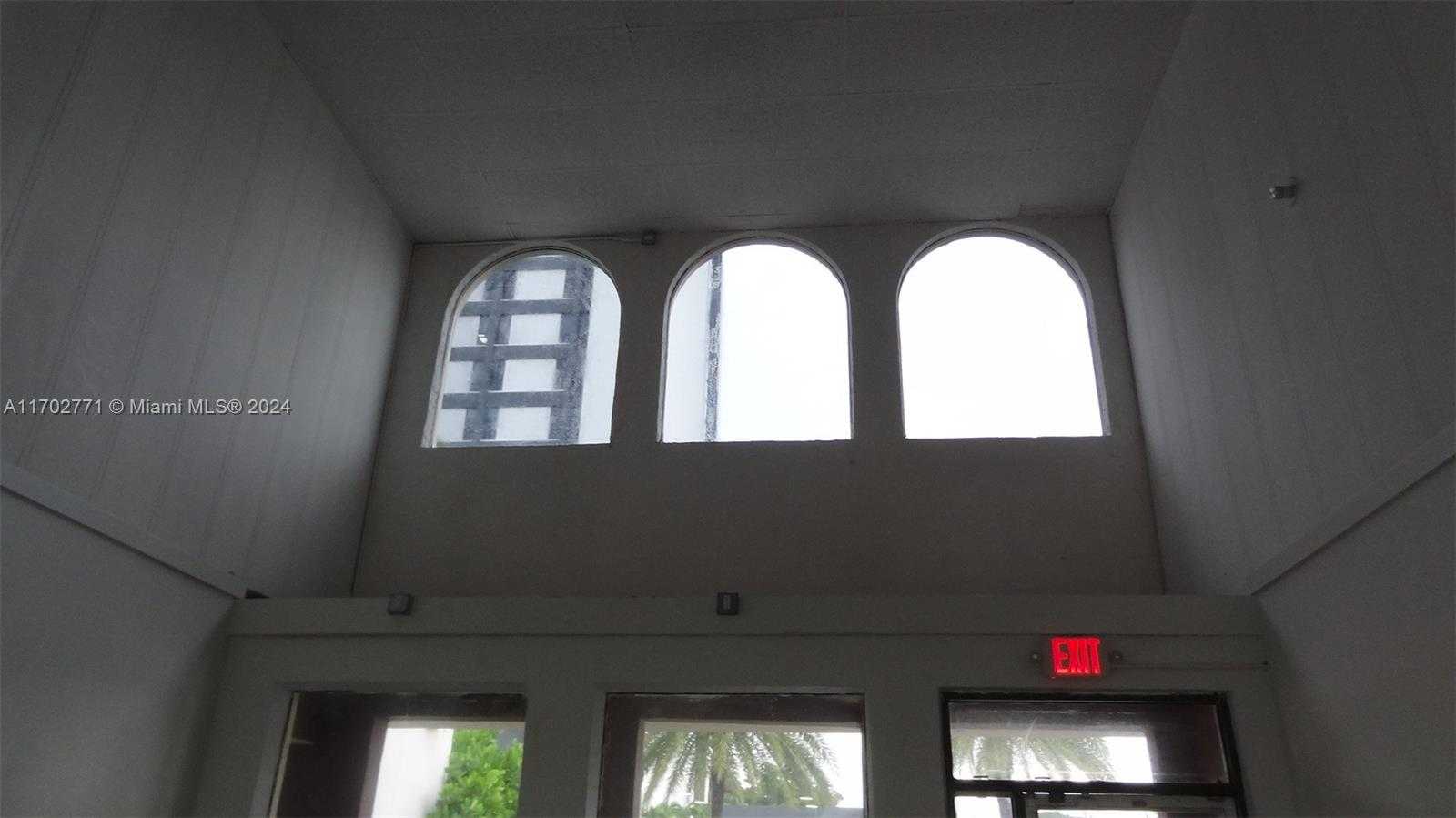 Small Image of 660 NORTH EAST 167TH ST, Miami Number 4