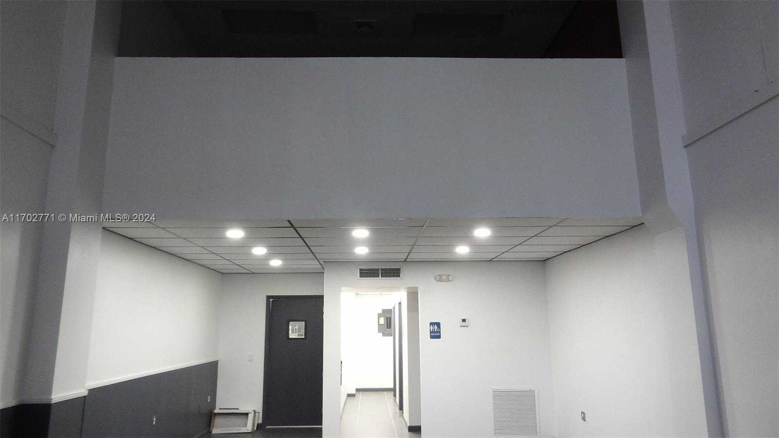 Small Image of 660 NORTH EAST 167TH ST, Miami Number 5