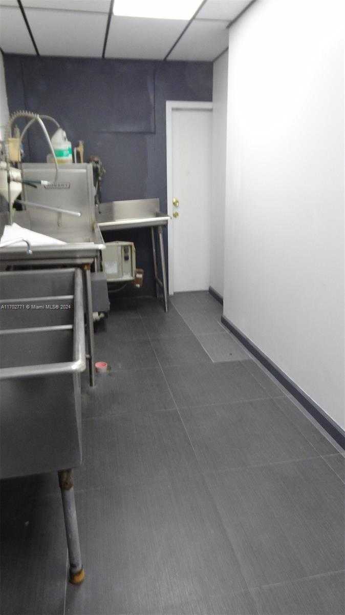 Small Image of 660 NORTH EAST 167TH ST, Miami Number 8