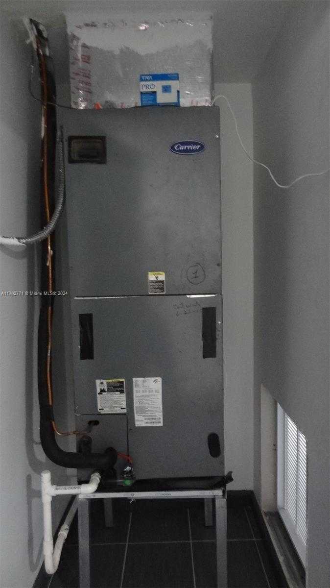 Small Image of 660 NORTH EAST 167TH ST, Miami Number 9