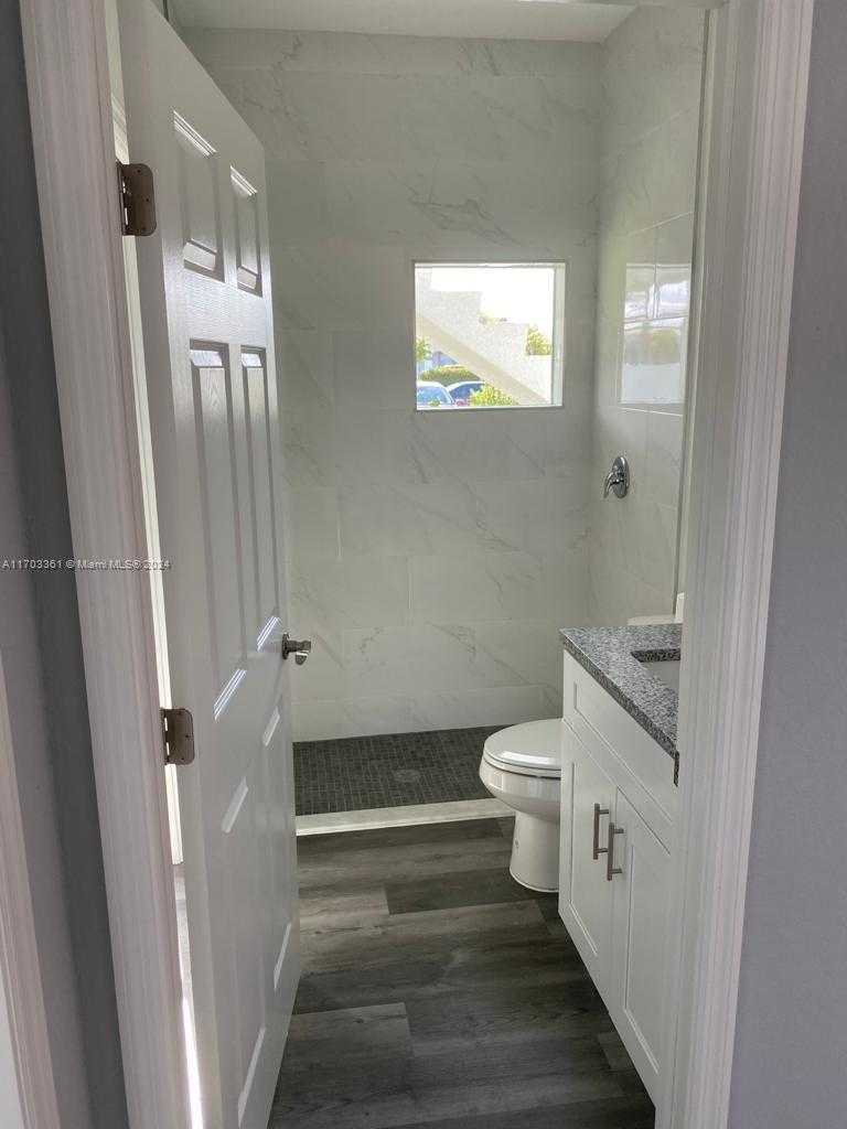 Small Image of 319 Nicholas Pkwy W, Cape Coral, FL 33991, USA Number 10