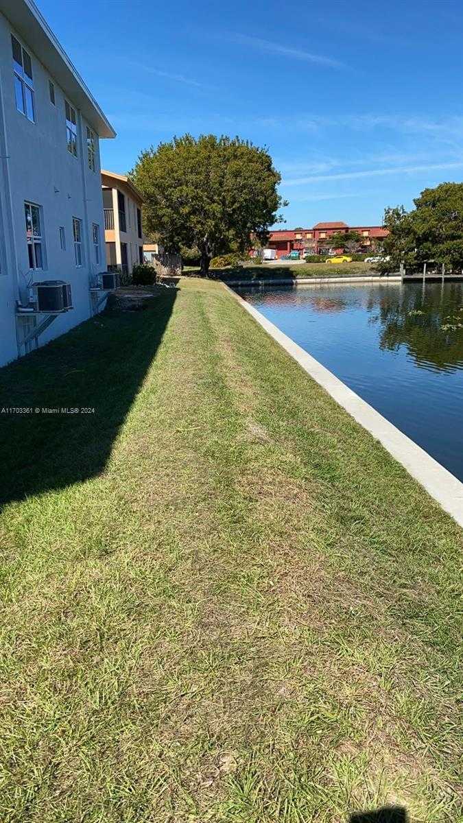 Small Image of 319 Nicholas Pkwy W, Cape Coral, FL 33991, USA Number 16