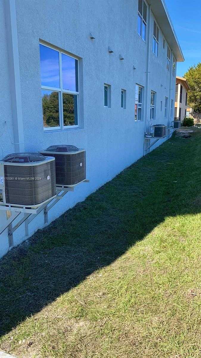 Small Image of 319 Nicholas Pkwy W, Cape Coral, FL 33991, USA Number 2