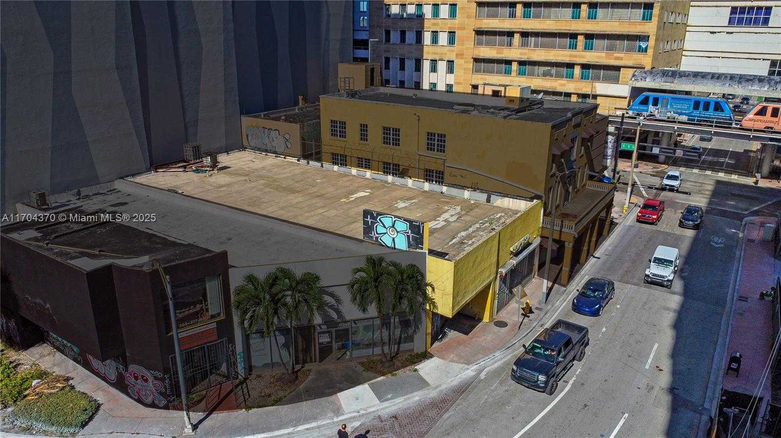 Small Image of 116 SOUTH MIAMI AVE, Miami Number 5