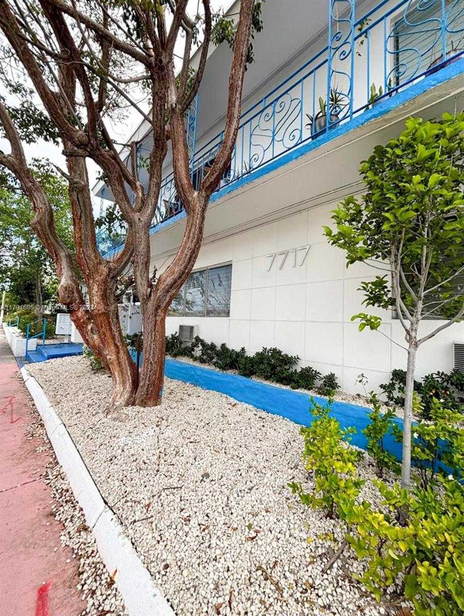 Small Image of 7717 BYRON AVE, Miami Beach Number 3
