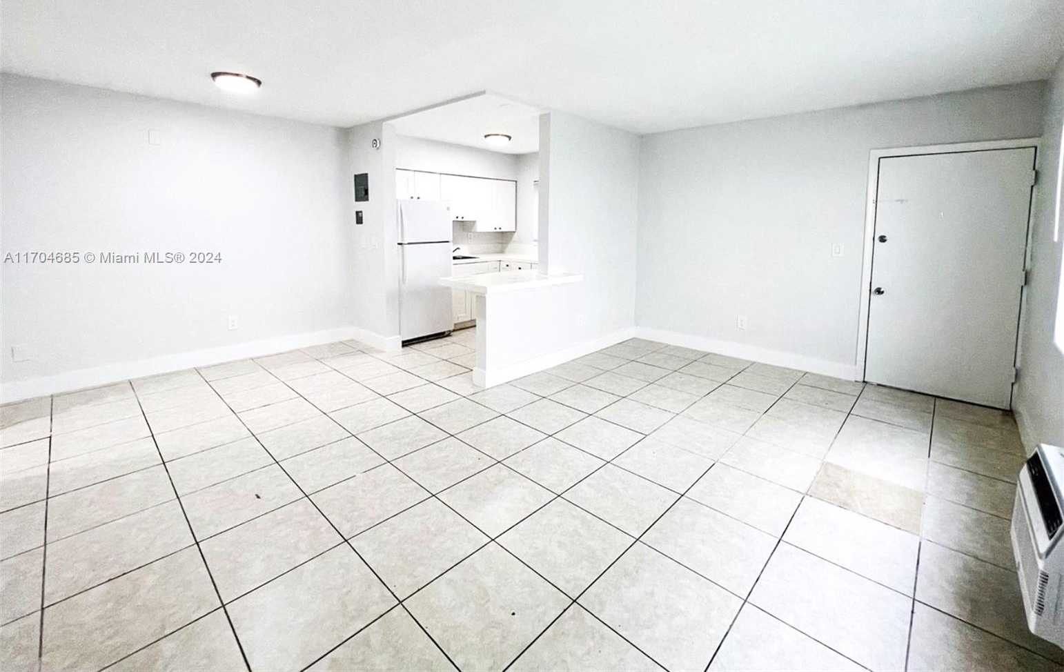 Small Image of 7717 BYRON AVE, Miami Beach Number 5