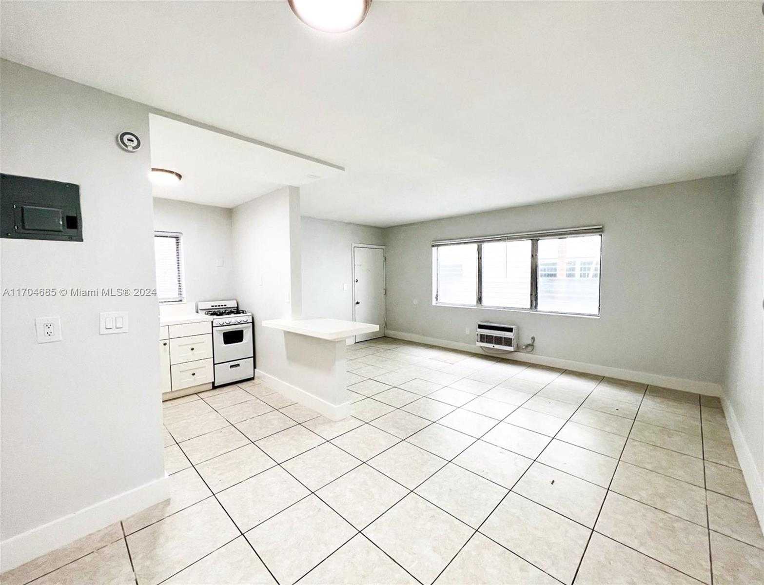 Small Image of 7717 BYRON AVE, Miami Beach Number 6