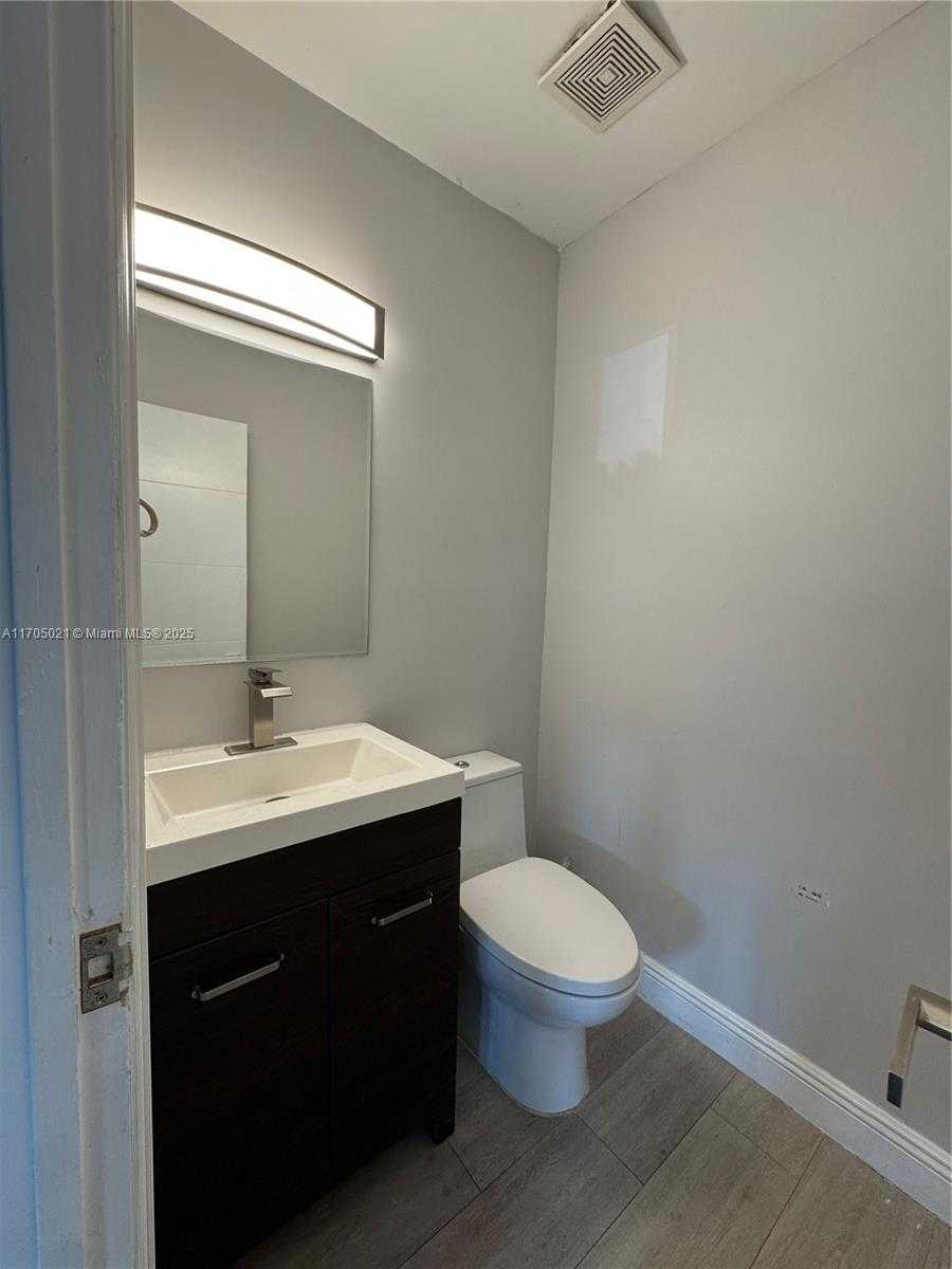Small Image of 7555 WEST 2ND CT, Hialeah Number 15