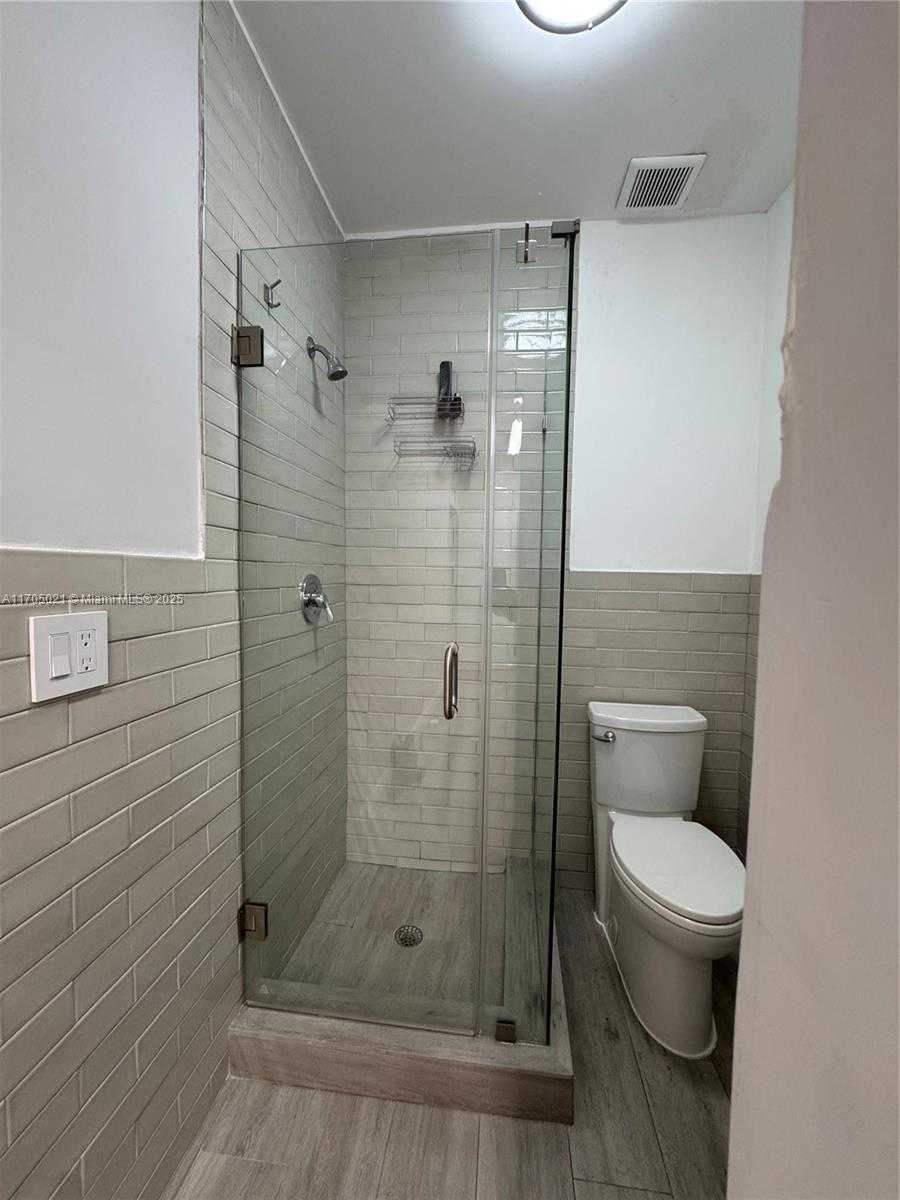 Small Image of 7555 WEST 2ND CT, Hialeah Number 21