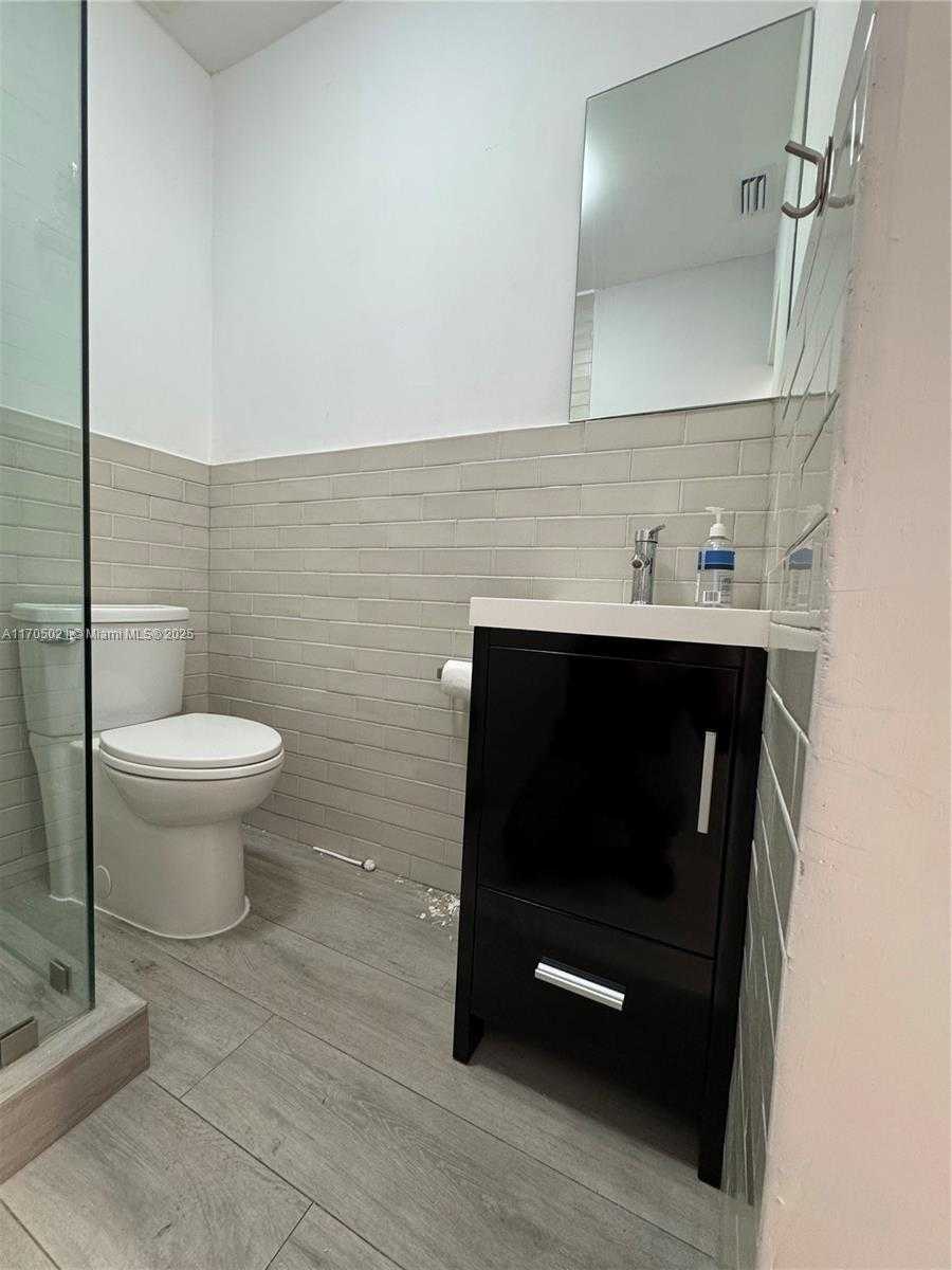 Small Image of 7555 WEST 2ND CT, Hialeah Number 22