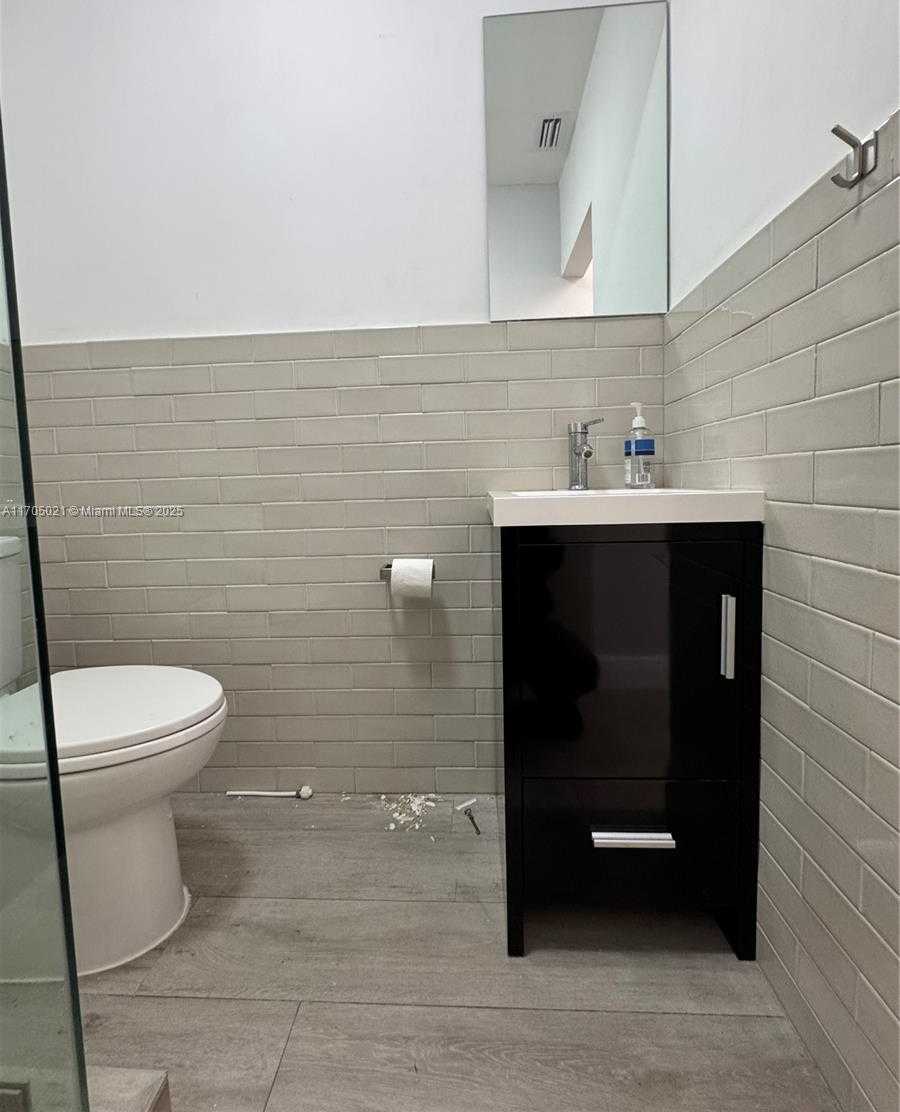 Small Image of 7555 WEST 2ND CT, Hialeah Number 23