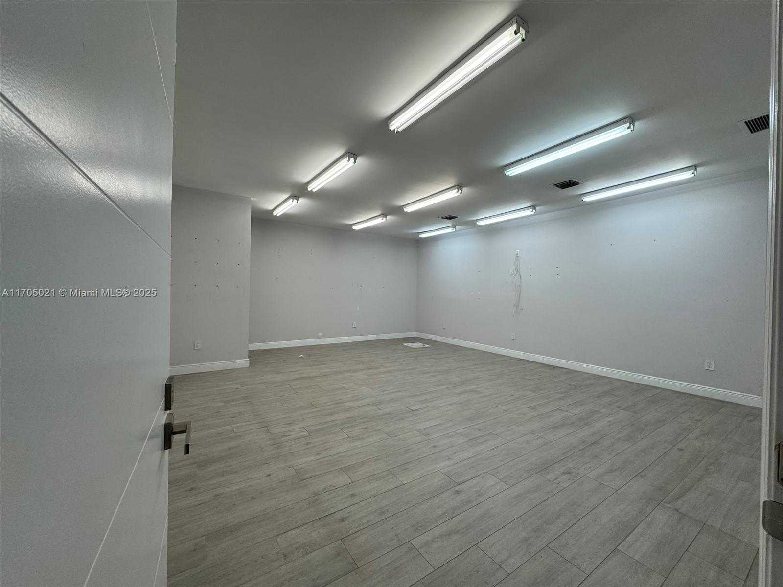 Small Image of 7555 WEST 2ND CT, Hialeah Number 25