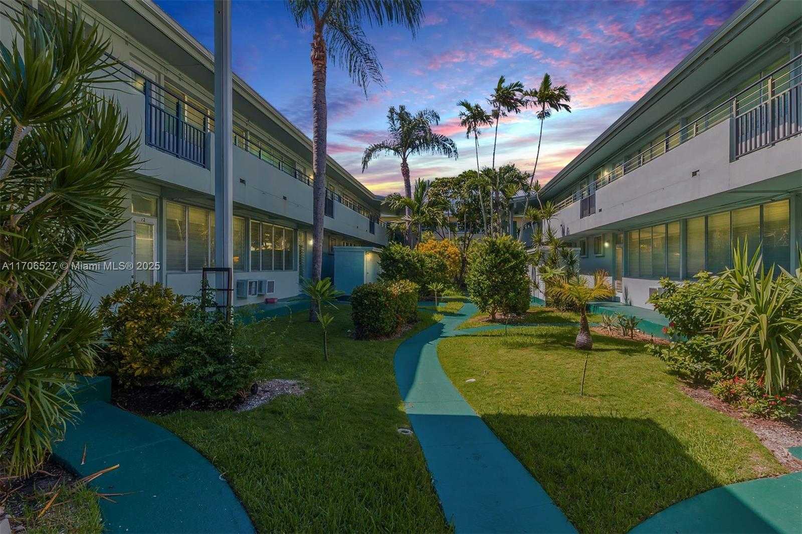 Small Image of 1060 98 ST, Bay Harbor Islands Number 11
