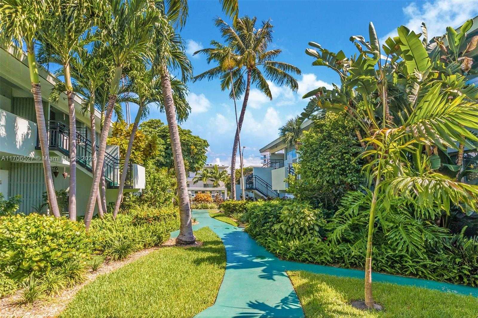 Small Image of 1060 98 ST, Bay Harbor Islands Number 13