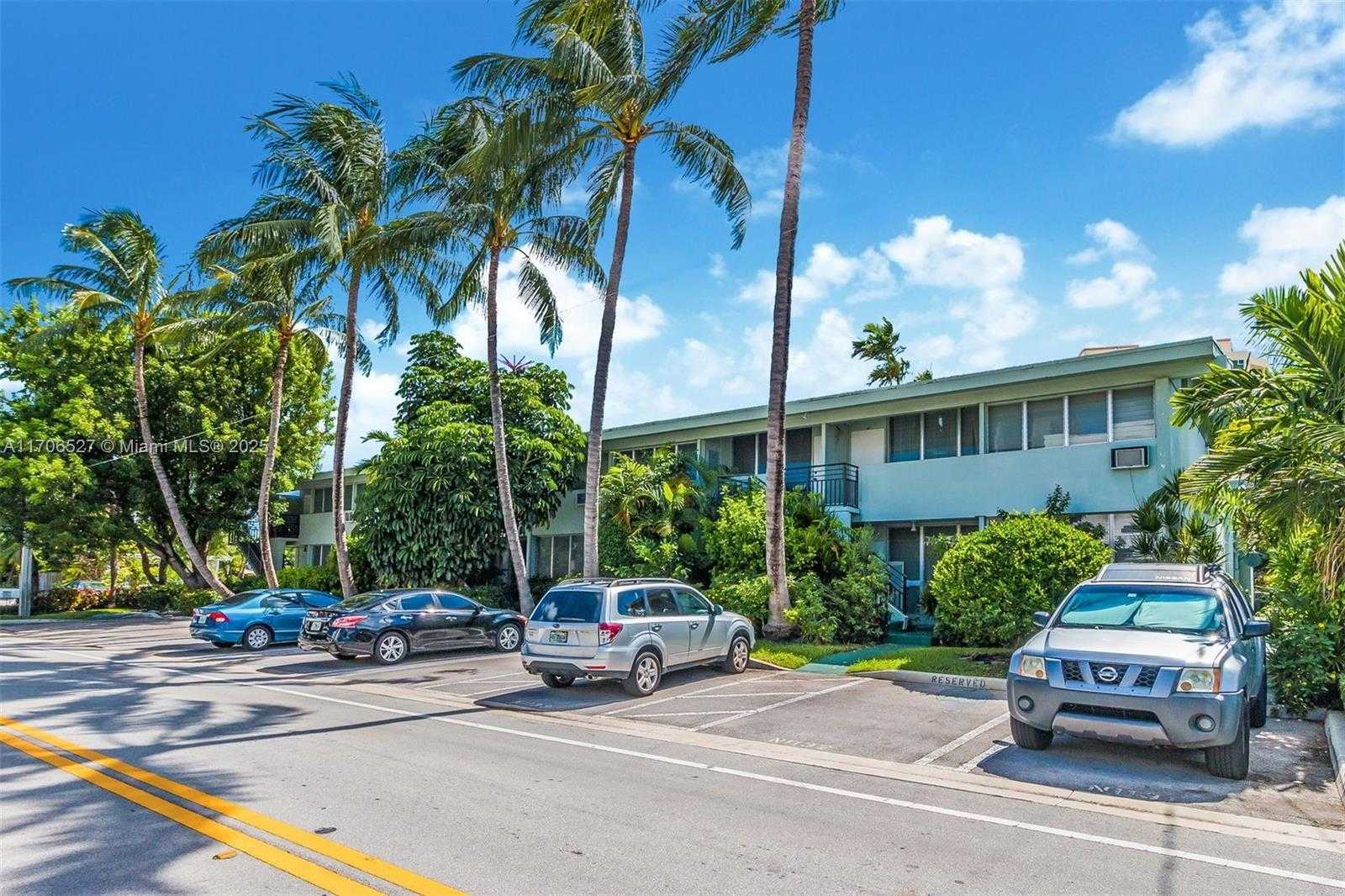 Small Image of 1060 98 ST, Bay Harbor Islands Number 14