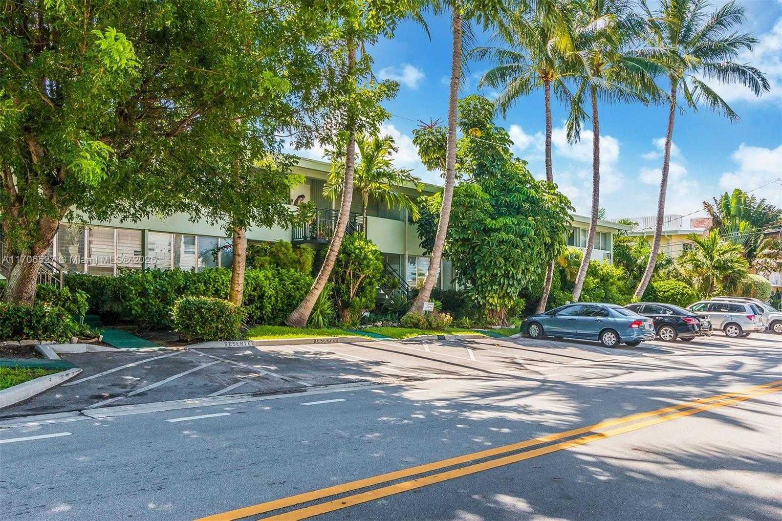 Small Image of 1060 98 ST, Bay Harbor Islands Number 15