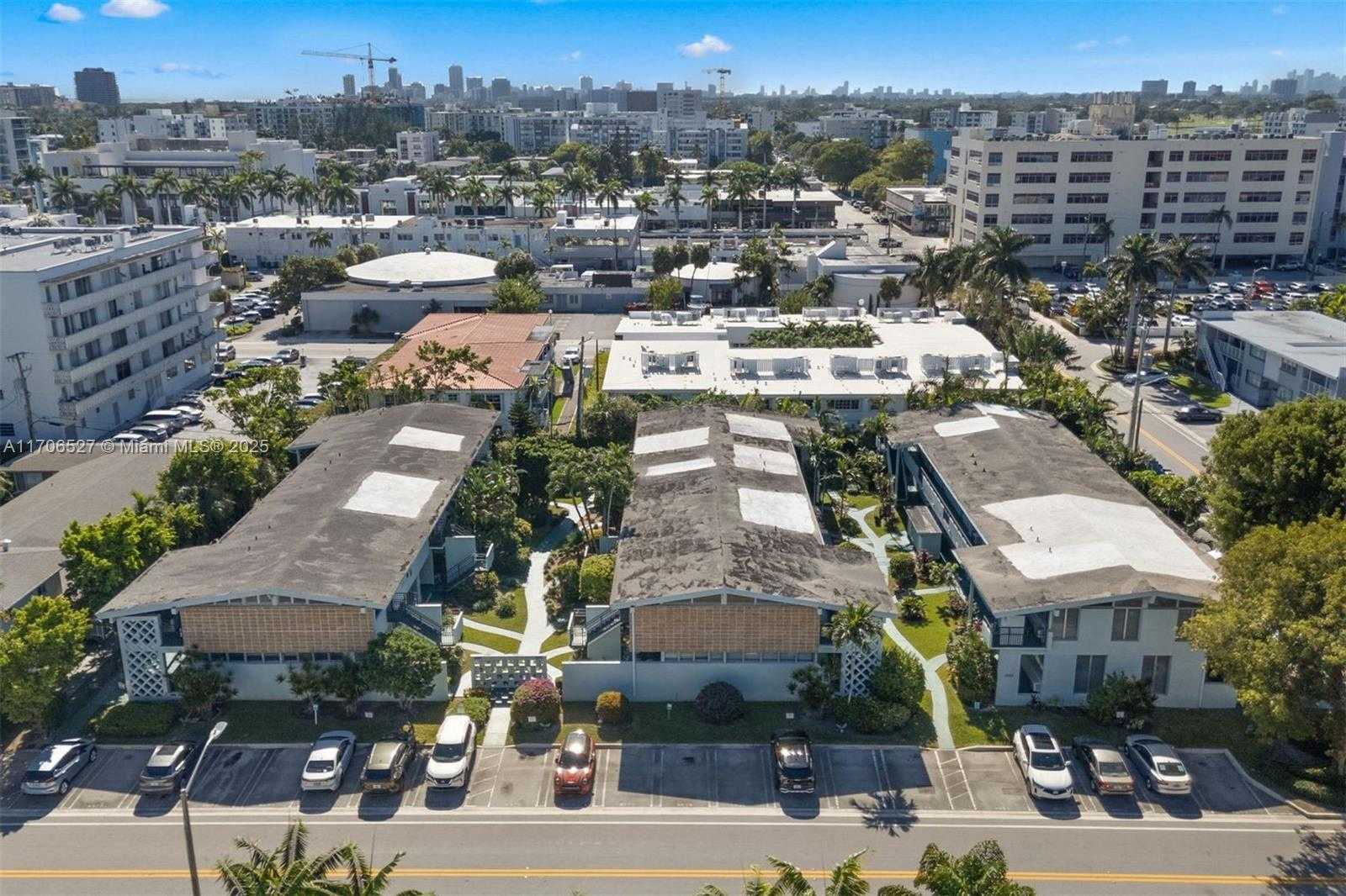 Small Image of 1060 98 ST, Bay Harbor Islands Number 17