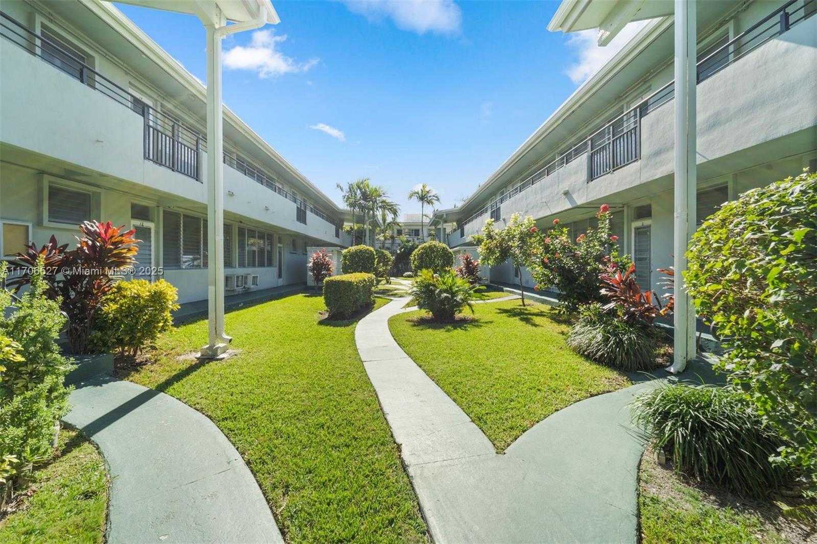 Small Image of 1060 98 ST, Bay Harbor Islands Number 22