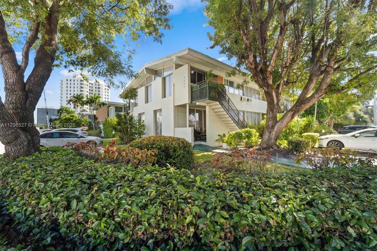 Small Image of 1060 98 ST, Bay Harbor Islands Number 4