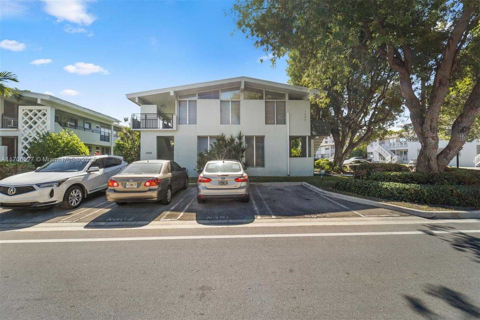 Small Image of 1060 98 ST, Bay Harbor Islands Number 8