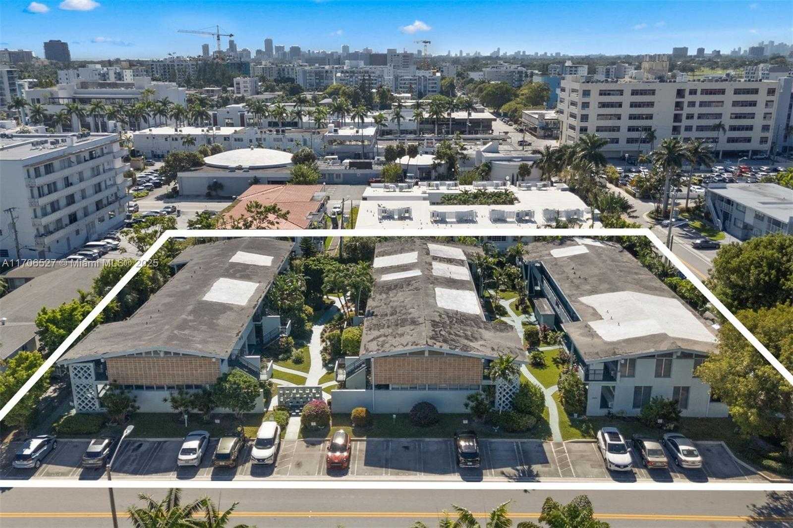 Small Image of 1060 98 ST, Bay Harbor Islands Number 9