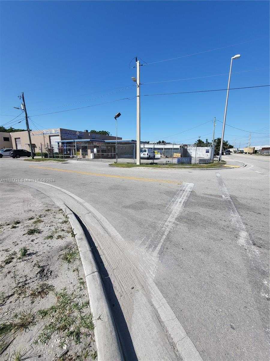 Small Image of 3200 NORTH WEST SOUTH RIVER DR, Miami Number 3