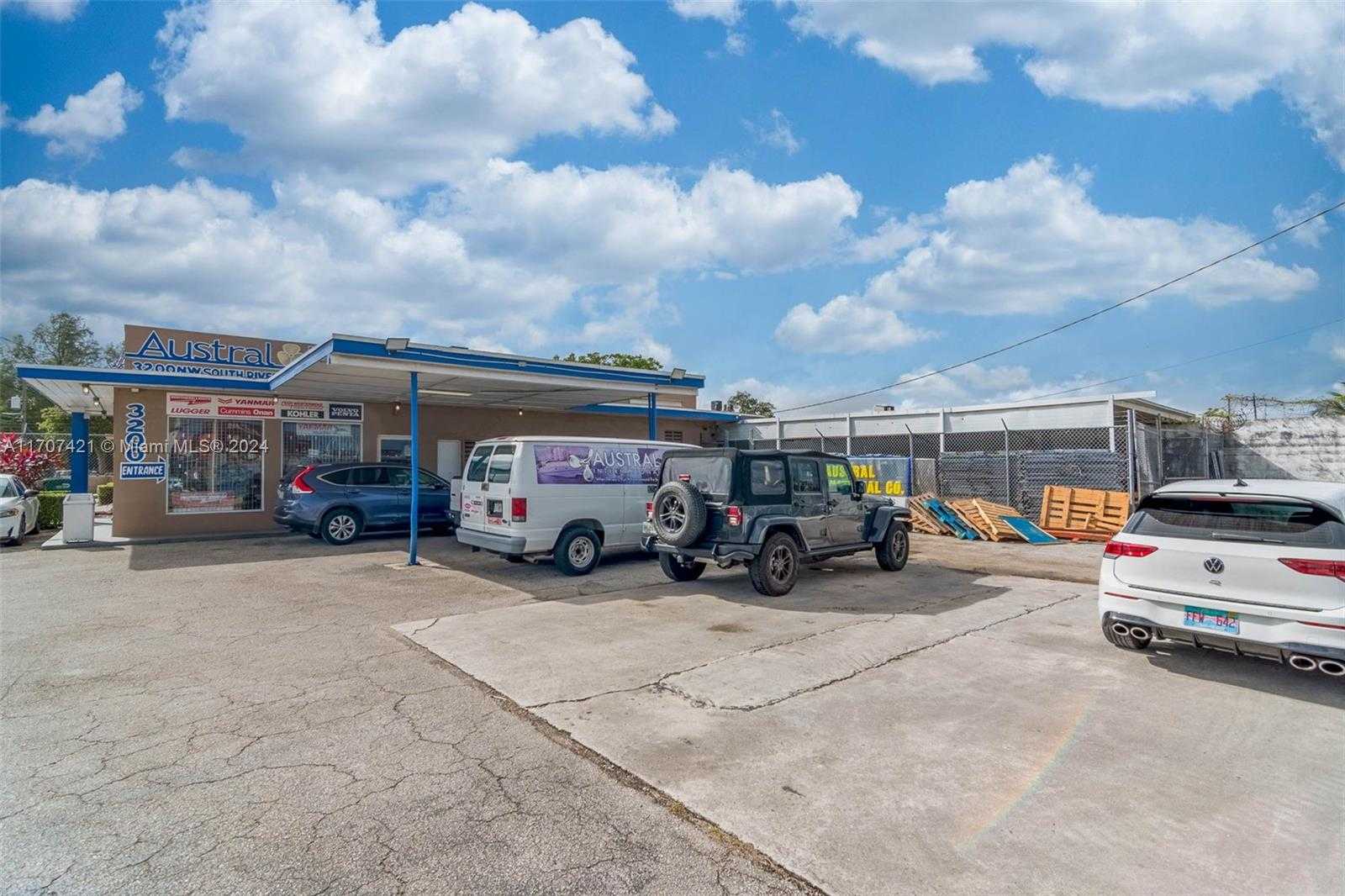 Small Image of 3200 NORTH WEST SOUTH RIVER DR, Miami Number 5